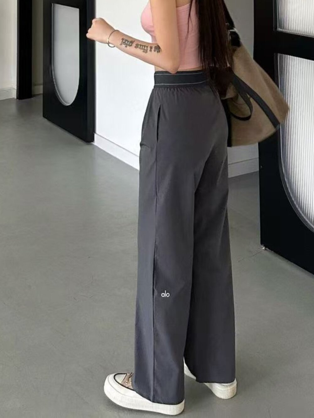 ☁️Dark Grey Wide-Leg Yoga Pants, ALO Yoga Regular Size 30” - Picture 5 of 6
